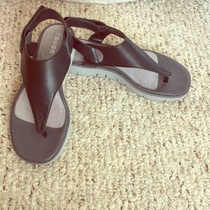 Tsubo Thong Sandal